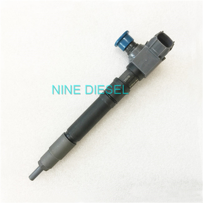 Densoの元のディーゼル注入器トヨタ23670-0E020 2GD Hilux Revo 2.4L